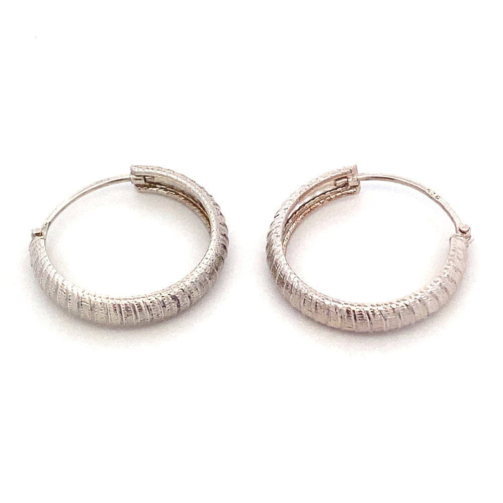 Hoop Earrings with Lines