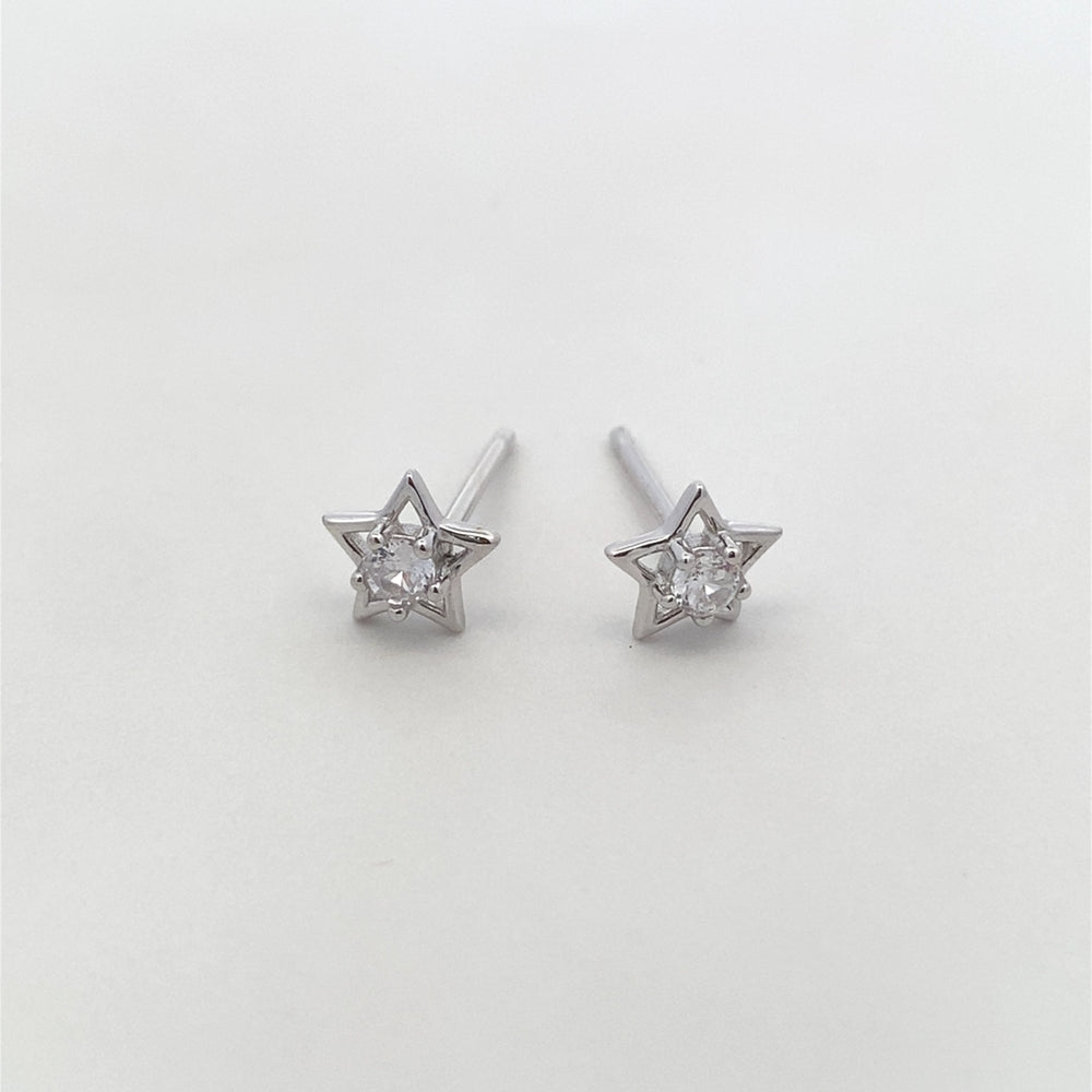 
                      
                        S796 RHOD SET STR IN WHT ENML EARCUFF MID CZ STONE IN PRONG
                      
                    