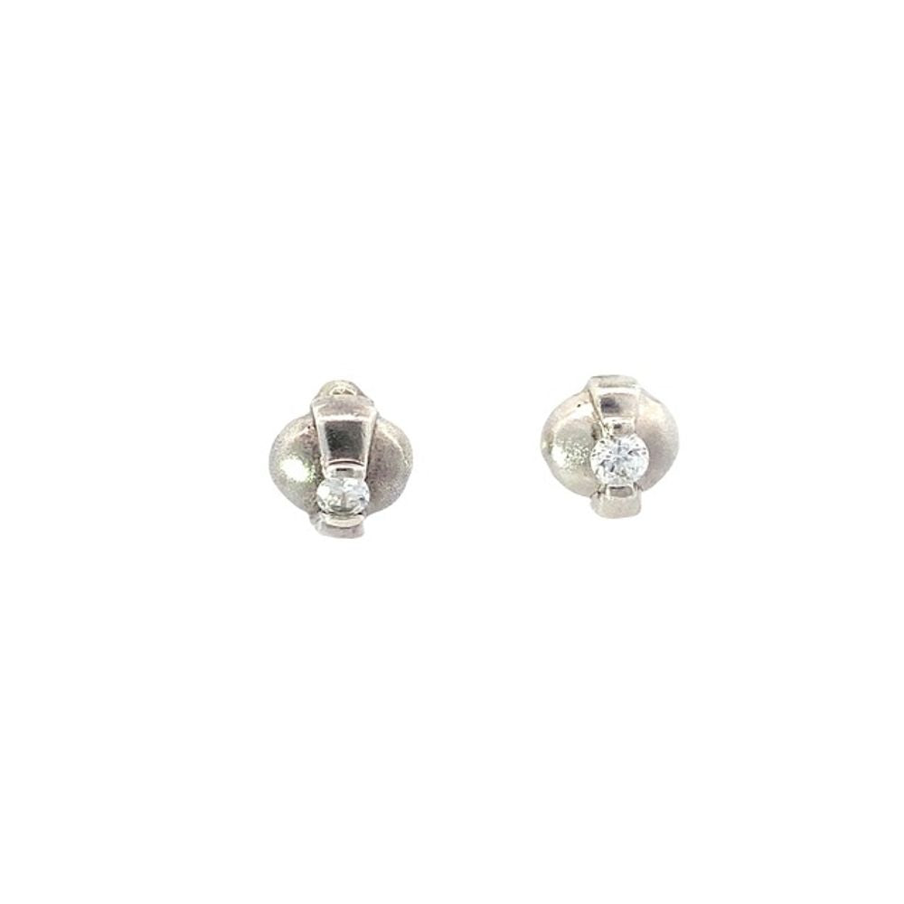 
                      
                        E1608 EARRING
                      
                    