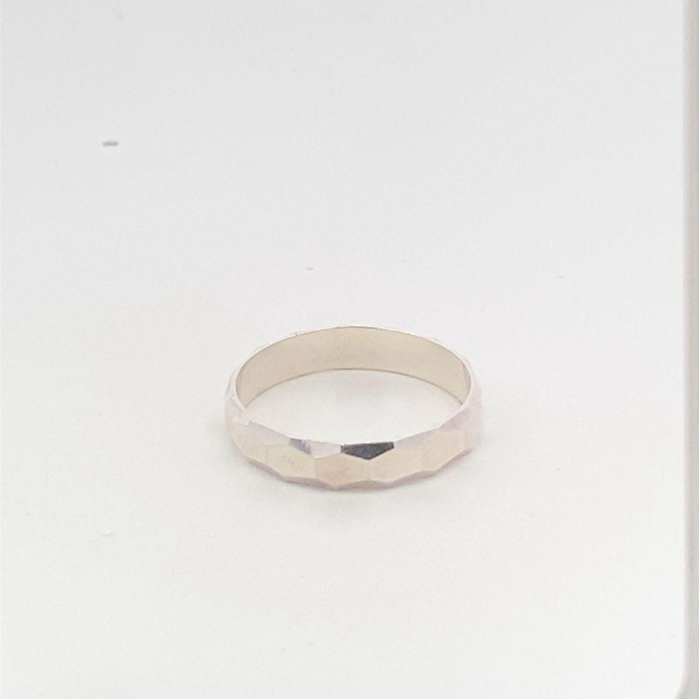 Ring Band with Diamond Cut R43767