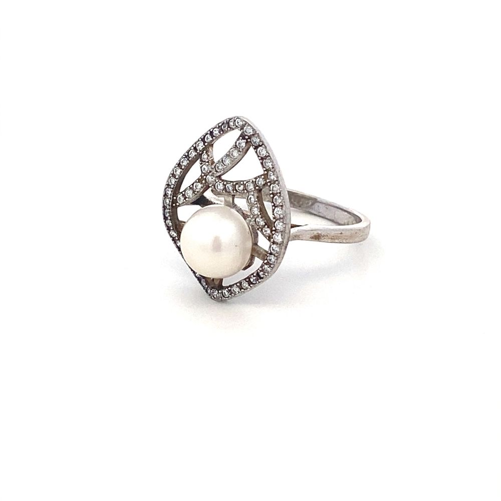 
                      
                        Amelia Leaf Pearl 925 Sterling Silver Engagement Ring | SilverWorks
                      
                    