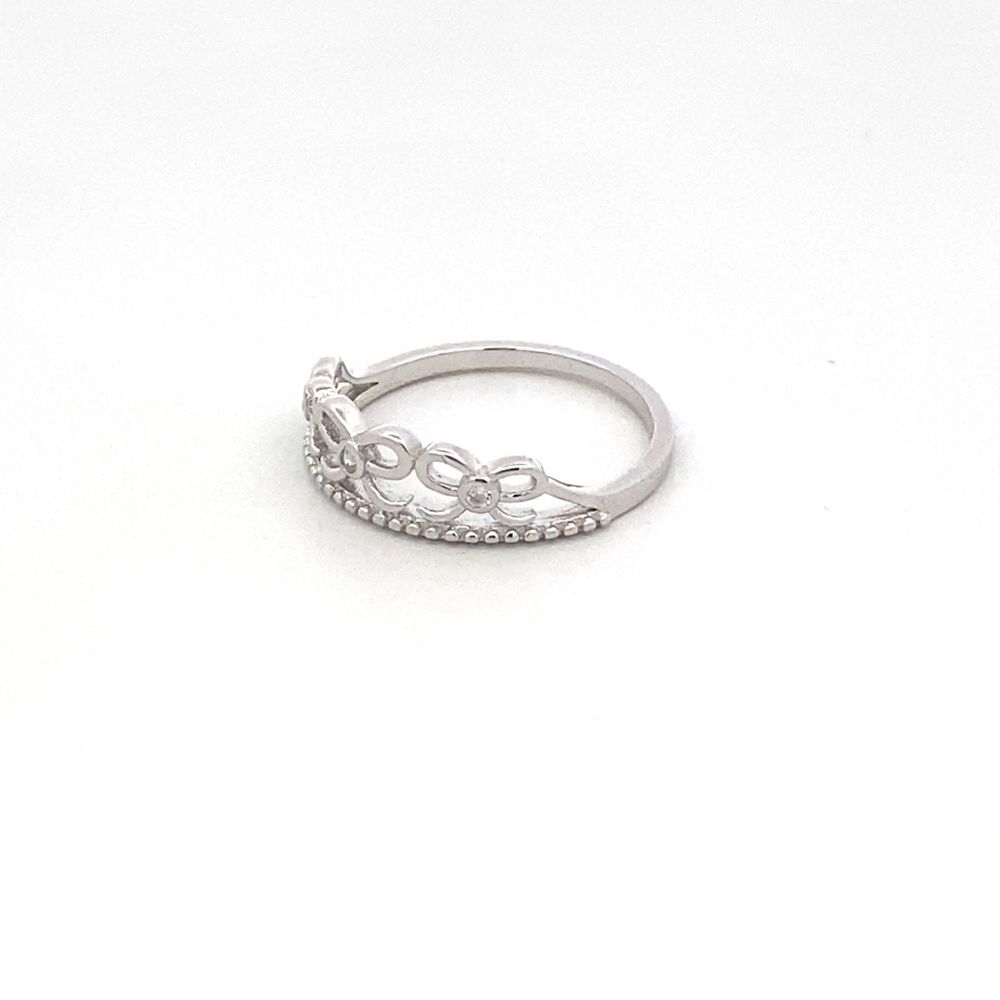 
                      
                        R63125 CZ RIBBON CROWN R 1.4G
                      
                    