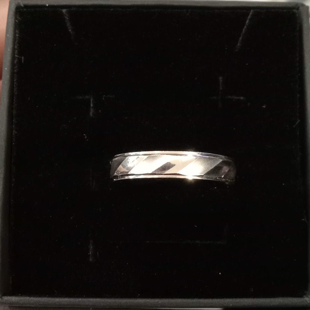 
                      
                        Sanblasted Band Ring (4MM) 1.3G Unisex R43249
                      
                    